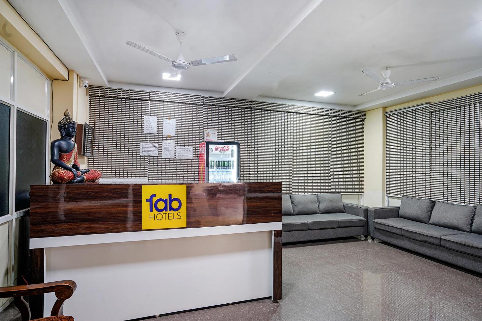 Fabexpress D Grand - Nr Jntu College Metro Station, Kukatpally Хайдарабад Экстерьер фото