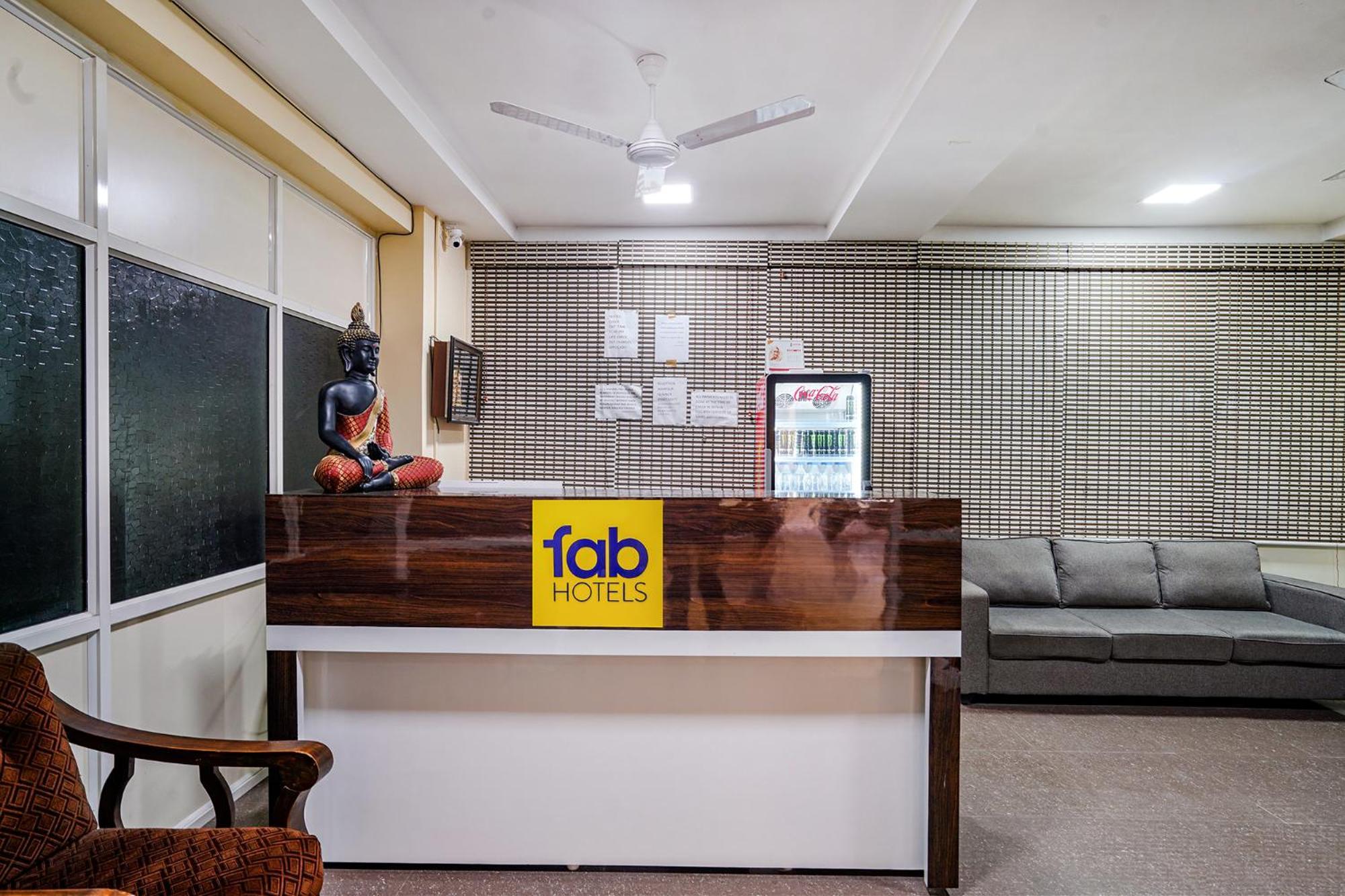Fabexpress D Grand - Nr Jntu College Metro Station, Kukatpally Хайдарабад Экстерьер фото
